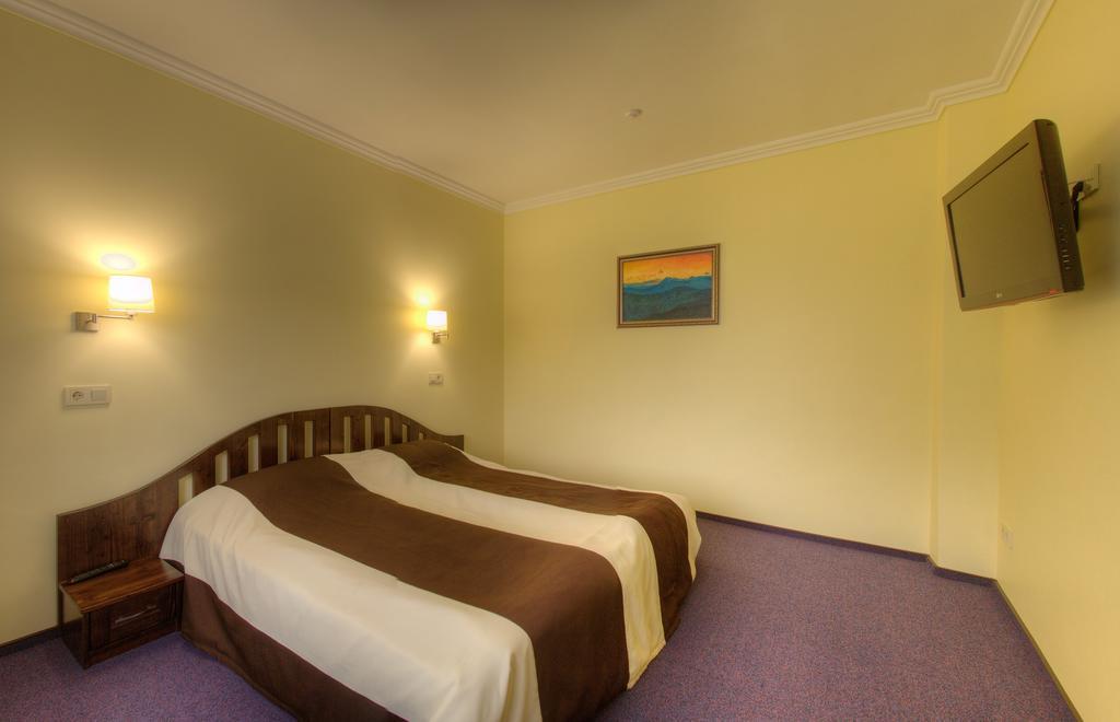 Home Hotel 3*
