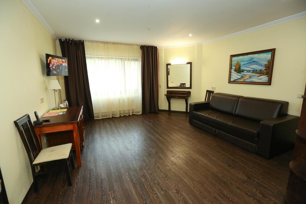 מלון Home Hotel בוקובל