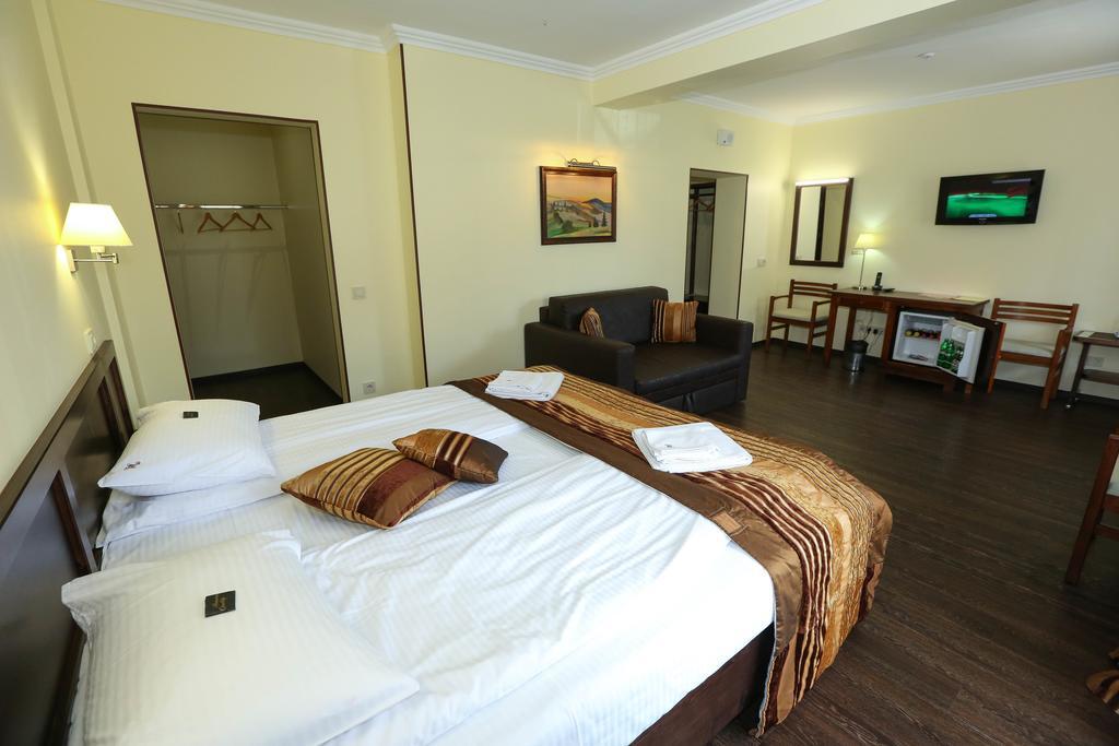 Home Hotel