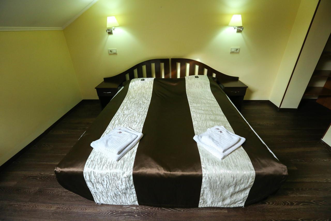 Home Hotel מלון